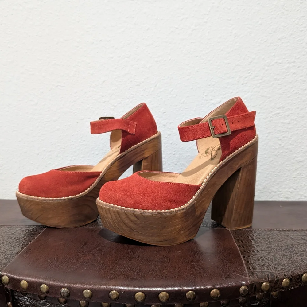 FreeBird Poppy Platform Maryjane Pumps Orange/ Red Ankle Straps size 9